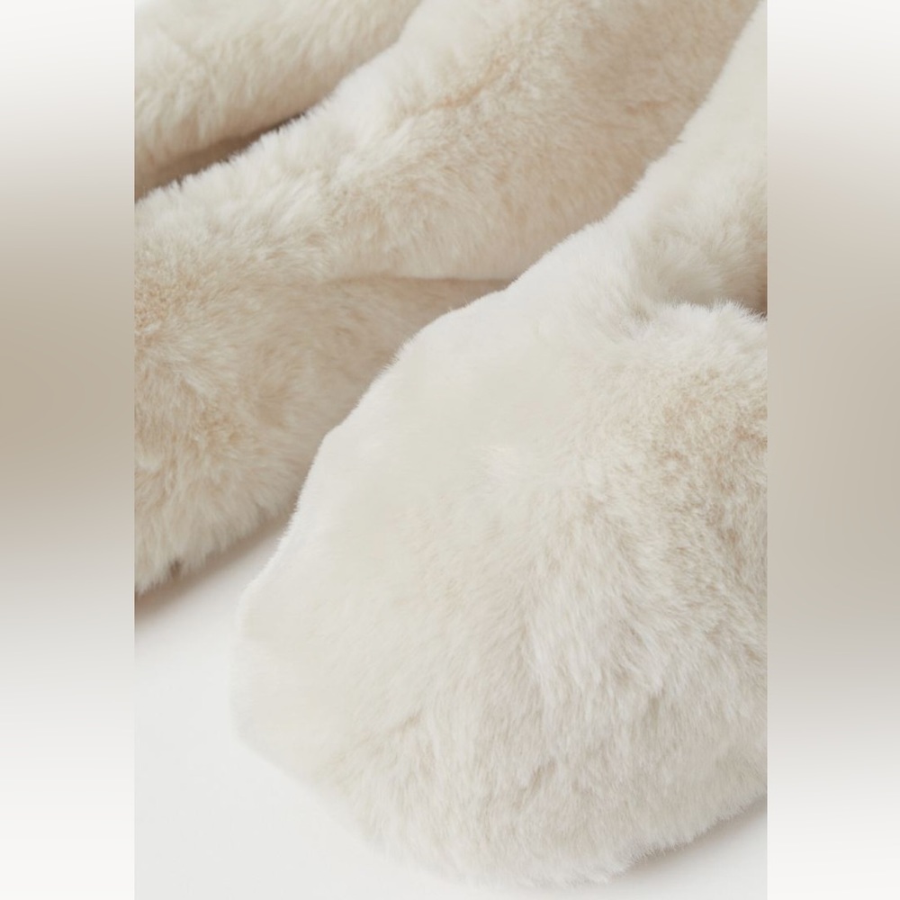 H&M Slippers - Picture 5 of 6